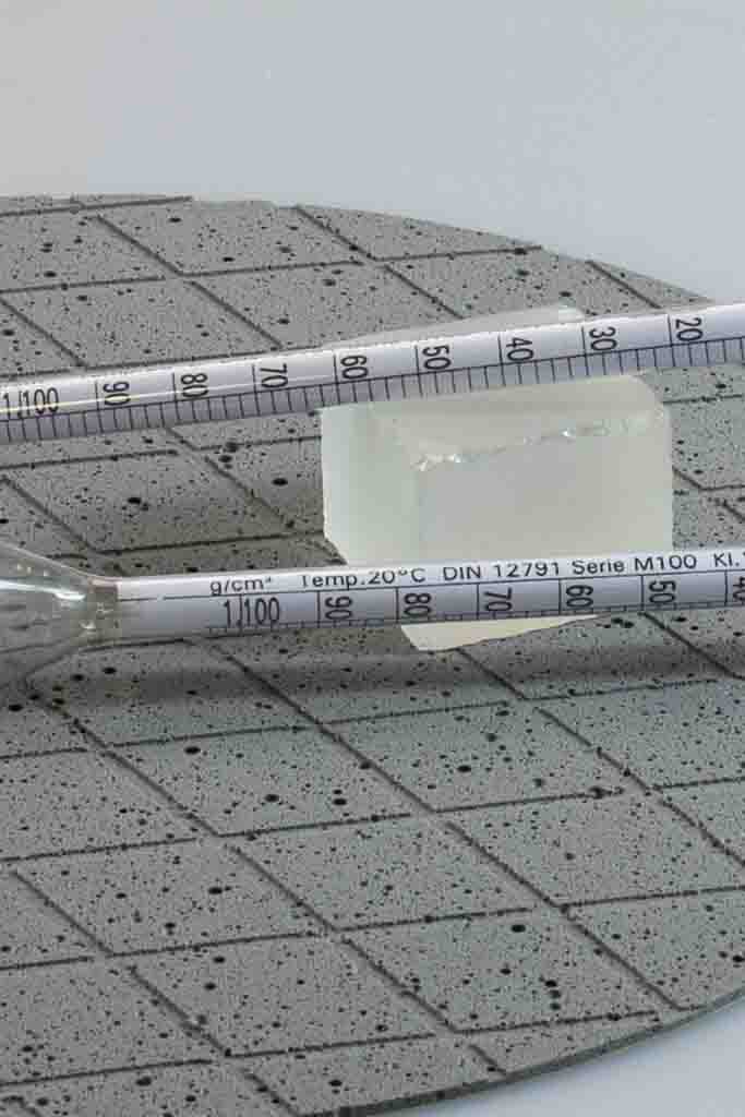 Aräometer/Messzylinder