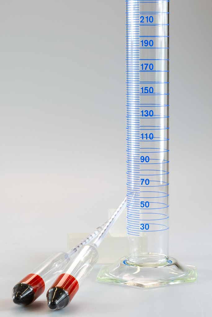 Aräometer/Messzylinder